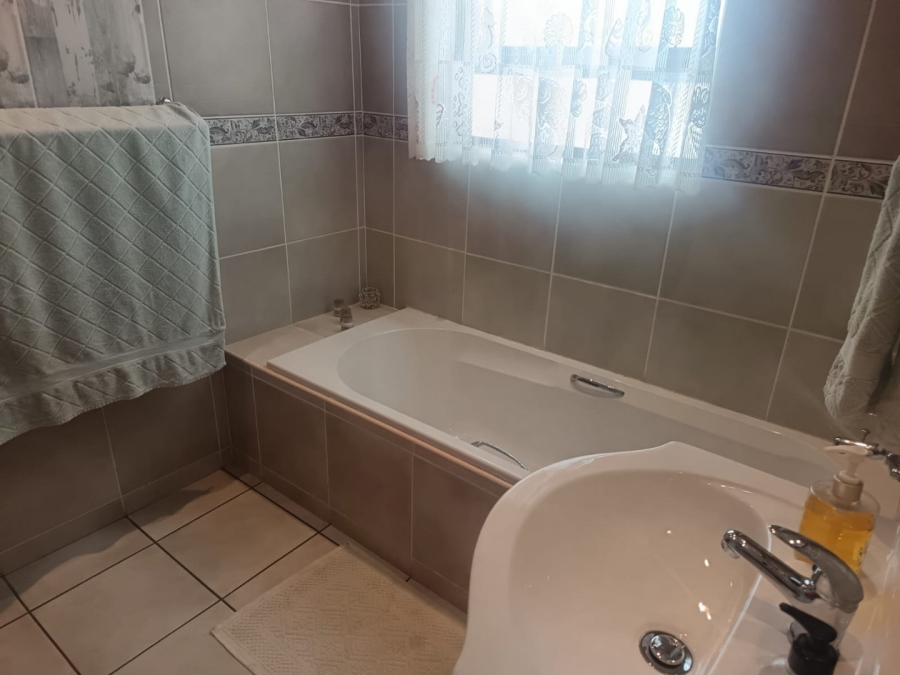 4 Bedroom Property for Sale in Rhodesdene Northern Cape